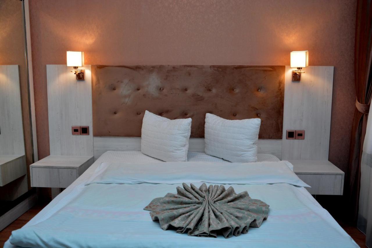 Deluxe Hotel กันจา ภายนอก รูปภาพ