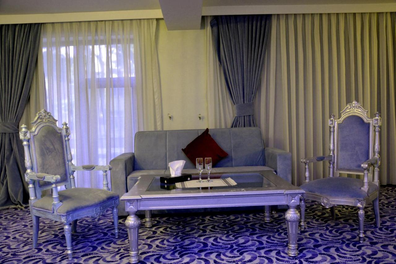 Deluxe Hotel กันจา ภายนอก รูปภาพ