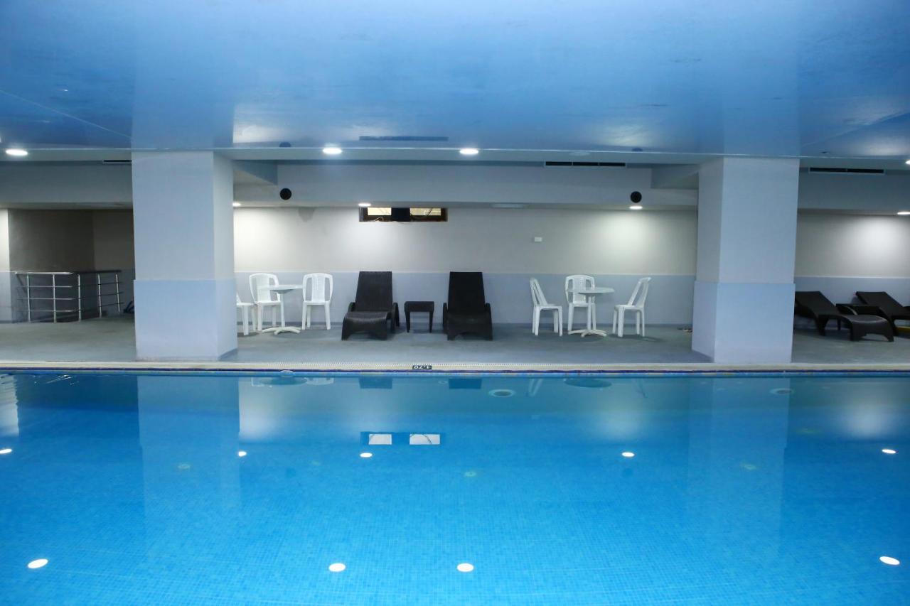 Deluxe Hotel กันจา ภายนอก รูปภาพ