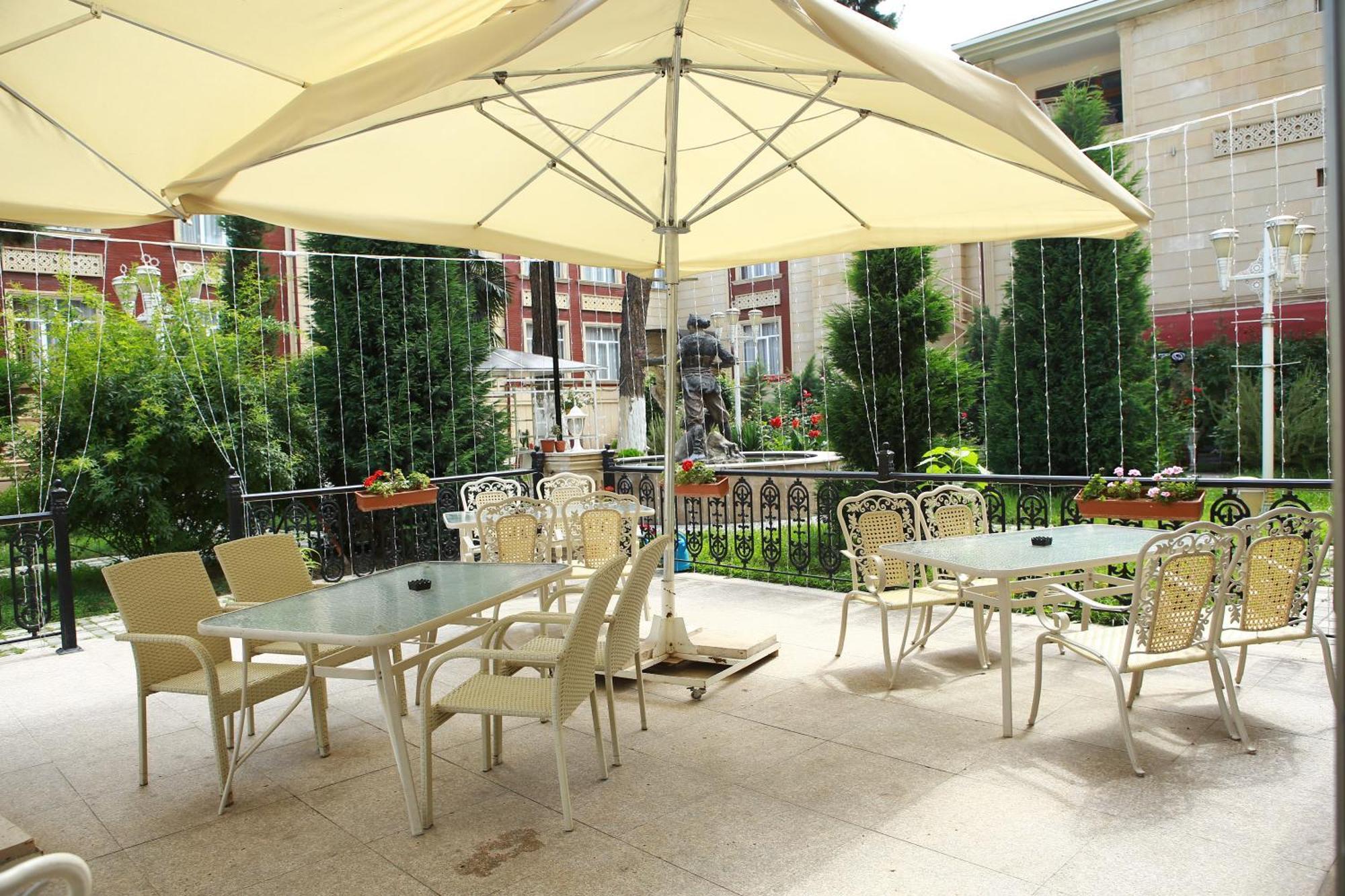 Deluxe Hotel กันจา ภายนอก รูปภาพ