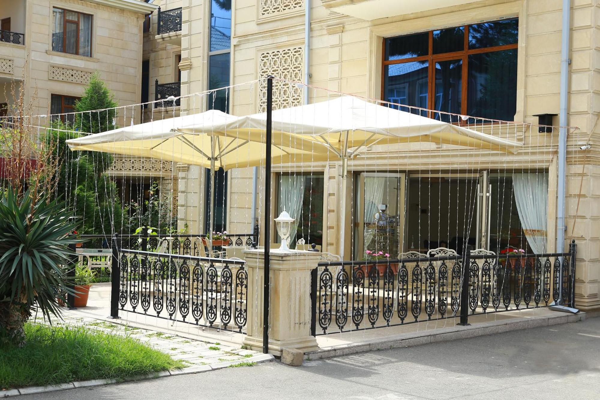 Deluxe Hotel กันจา ภายนอก รูปภาพ