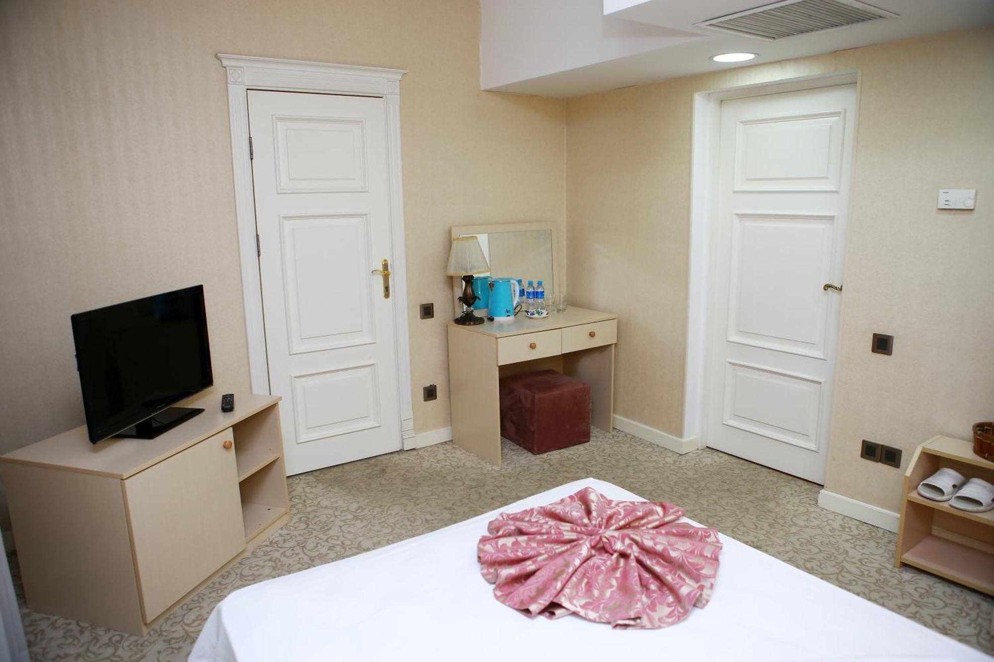 Deluxe Hotel กันจา ภายนอก รูปภาพ
